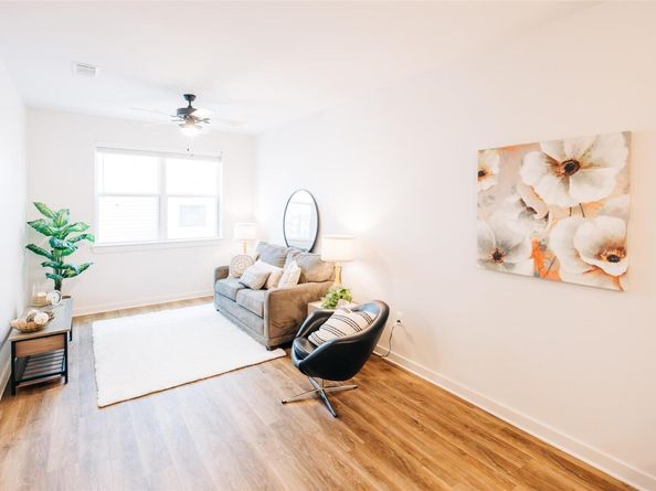 7051 Meadow Lake BLVD 17103, Austin TX 78744
