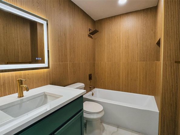 1712 Hillcrest LN, Austin TX 78721