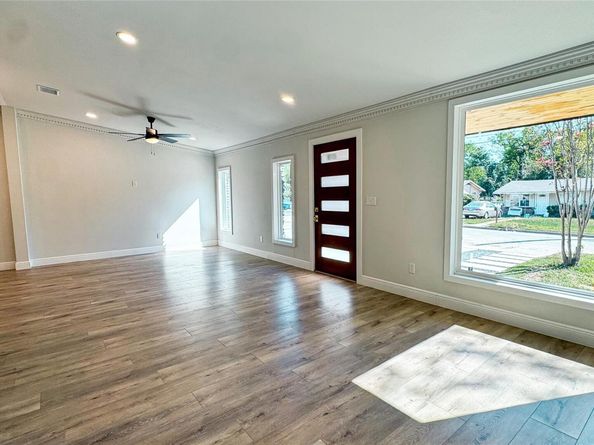 1712 Hillcrest LN, Austin TX 78721