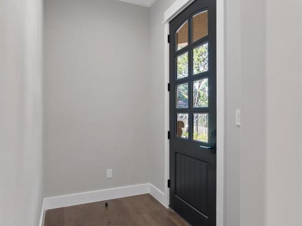 8 Cove Creek LN, Austin TX 78738