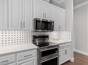 8 Cove Creek LN, Austin TX 78738