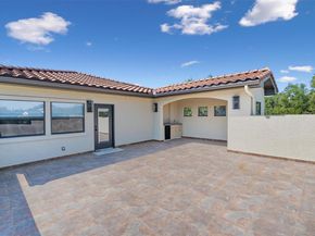 8 Cove Creek LN, Austin TX 78738