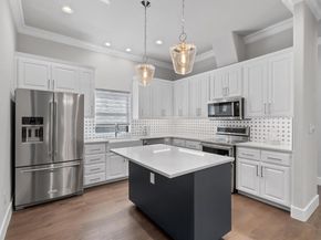 8 Cove Creek LN, Austin TX 78738