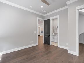 8 Cove Creek LN, Austin TX 78738