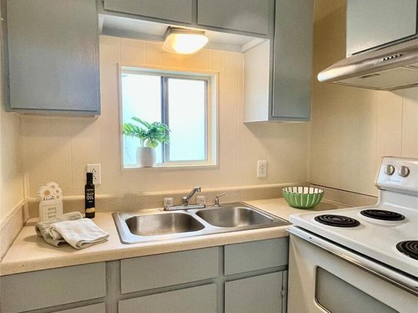 400 Cherry Hill DR, Austin TX 78704