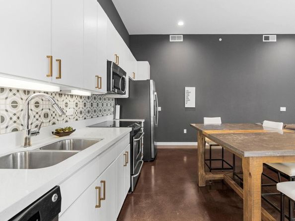 507 Sabine ST 608, Austin TX 78701