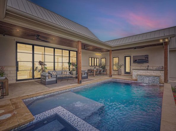 1733 Nightlife CV, Spicewood TX 78669