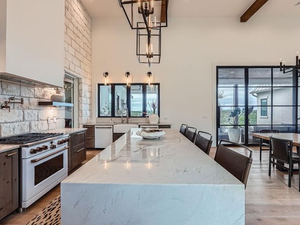 1733 Nightlife CV, Spicewood TX 78669