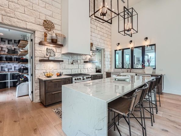 1733 Nightlife CV, Spicewood TX 78669