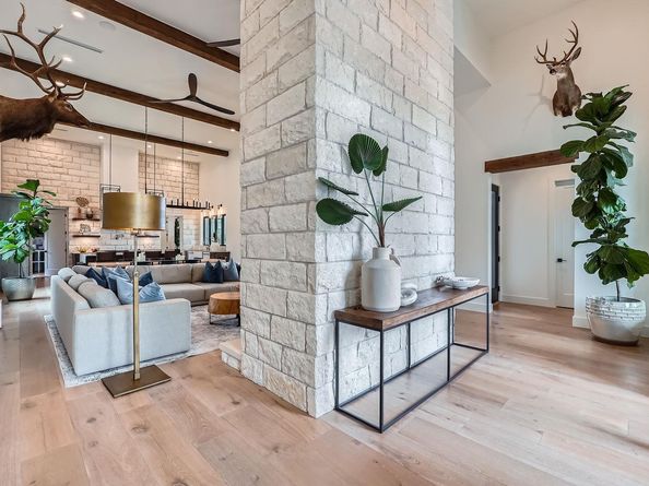1733 Nightlife CV, Spicewood TX 78669