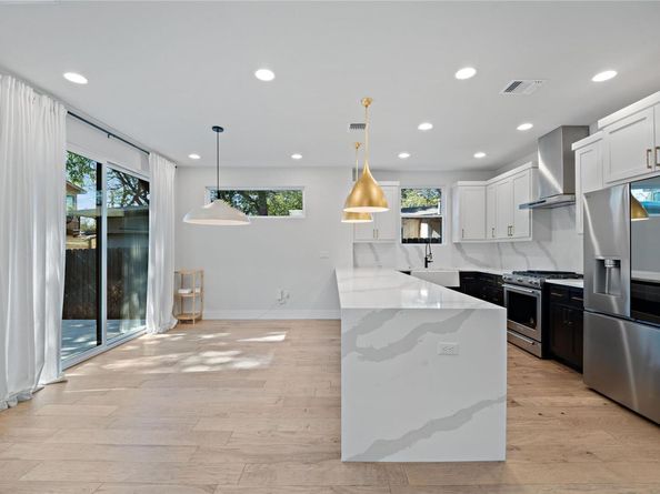 2211 Santa Rosa ST, Austin TX 78702