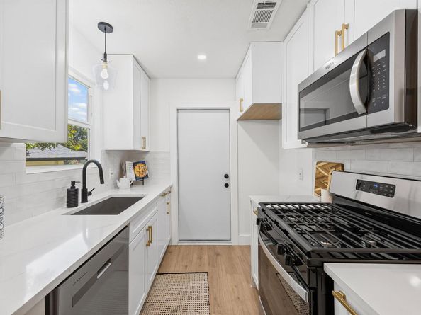 10206 Oak Hollow CIR, Austin TX 78758
