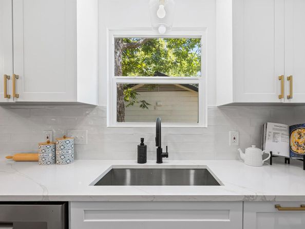 10206 Oak Hollow CIR, Austin TX 78758