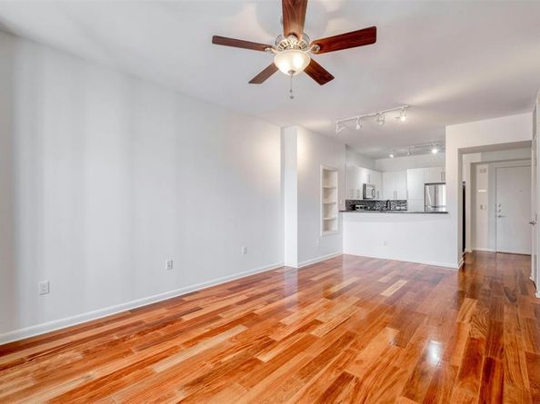 54 Rainey ST 1015, Austin TX 78701