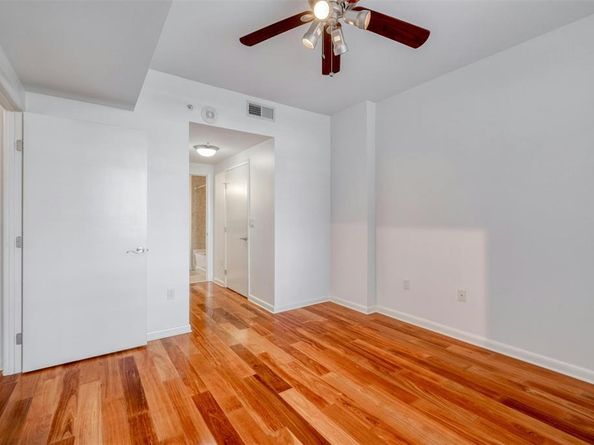 54 Rainey ST 1015, Austin TX 78701