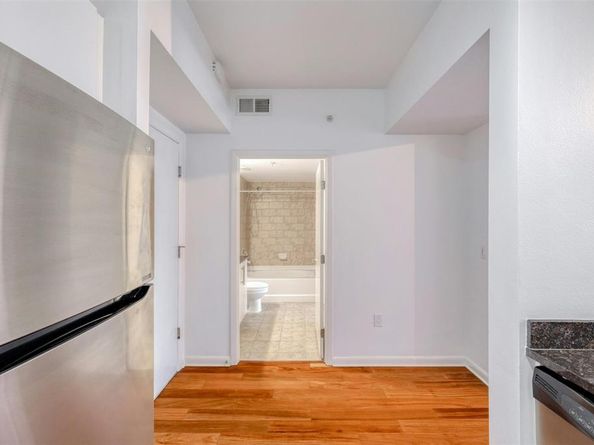 54 Rainey ST 1015, Austin TX 78701