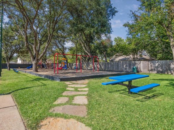 11334 Chevy Chase, Houston TX 77077