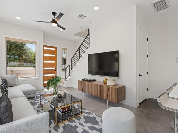 900 Banister LN D, Austin TX 78704