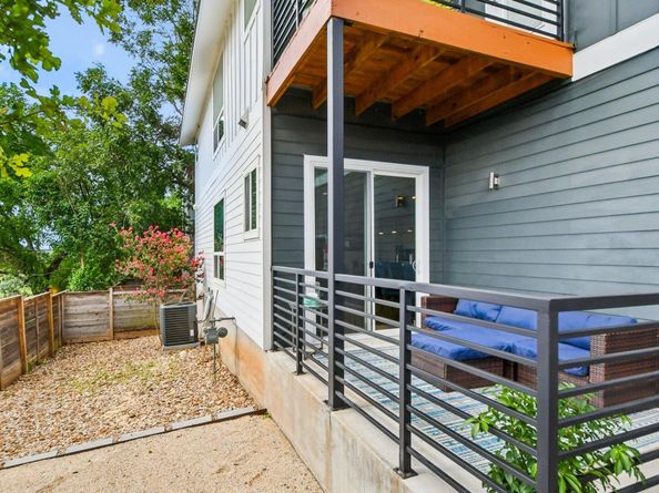 2211 New York Ave A, Austin TX 78702