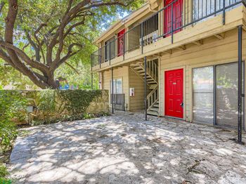 708 Graham PL