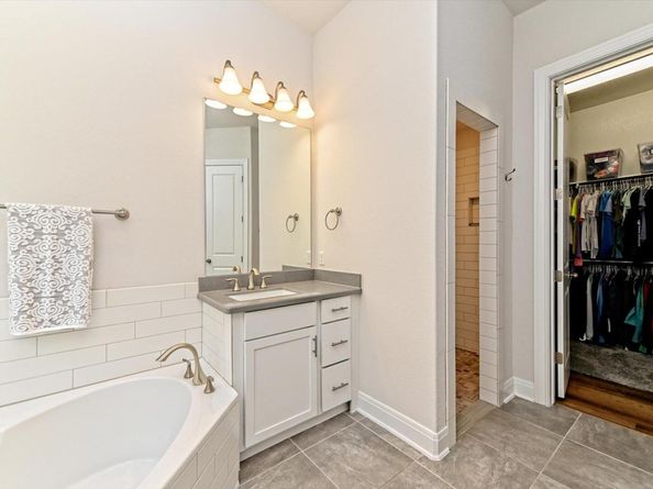 11912 Bayshore CV, Austin TX 78726