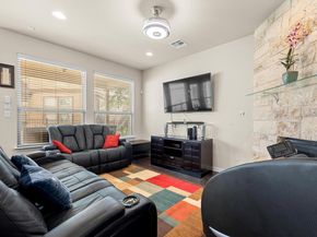 10812 Gates LN 441, Austin TX 78750