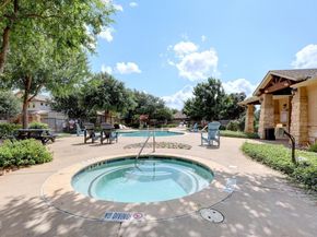 10812 Gates LN 441, Austin TX 78750