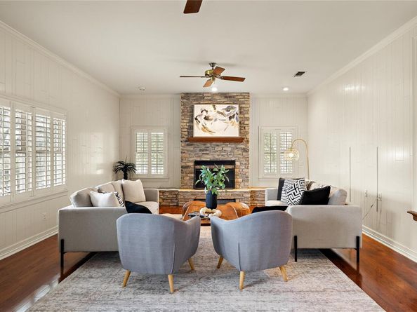901 Lauder Dr, Spicewood TX 78669