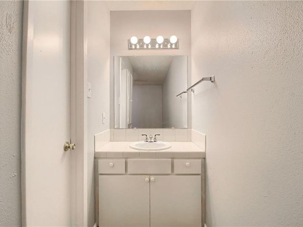2122 Hancock DR 105, Austin TX 78756