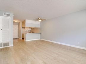 2122 Hancock DR 105, Austin TX 78756