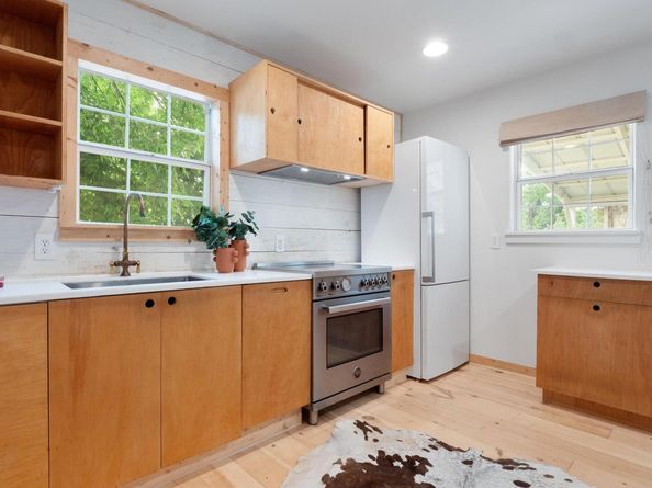 1405 Cometa ST, Austin TX 78721