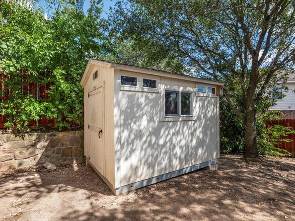 2001 Stephanne Creek CV, Austin TX 78744