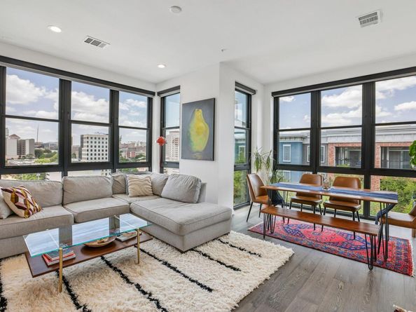 800 Embassy DR 319, Austin TX 78702