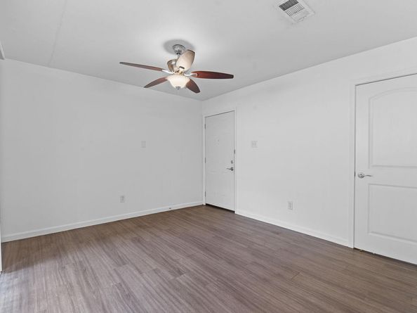 1840 Burton DR 133, Austin TX 78741