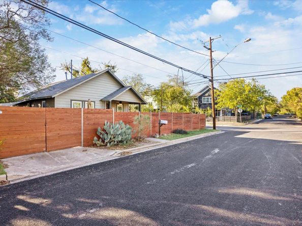 1210 Coleto ST, Austin TX 78702