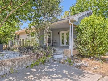 1202 Loma #A & B DR