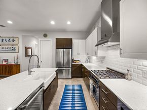 2100 E 10th ST, Austin TX 78702