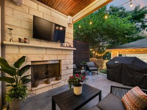 2100 E 10th ST, Austin TX 78702