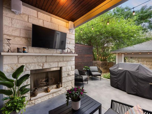 2100 E 10th ST, Austin TX 78702