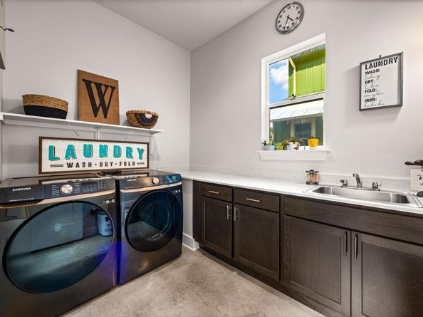 2100 E 10th ST, Austin TX 78702