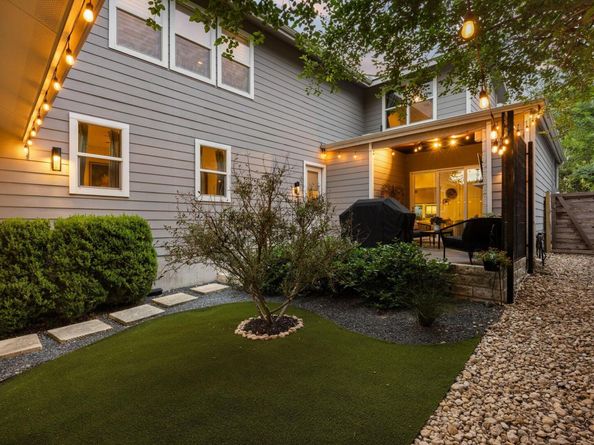 2100 E 10th ST, Austin TX 78702
