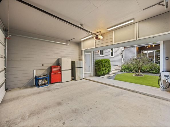 2100 E 10th ST, Austin TX 78702