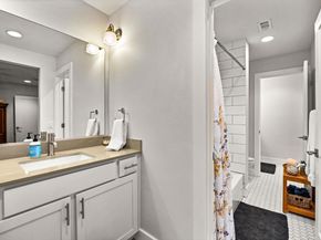 2100 E 10th ST, Austin TX 78702