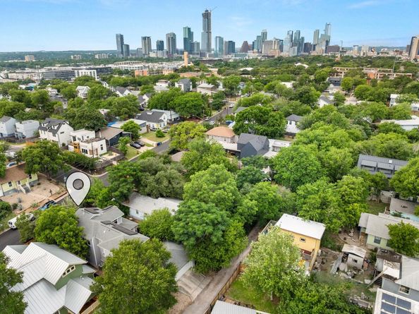 2100 E 10th ST, Austin TX 78702
