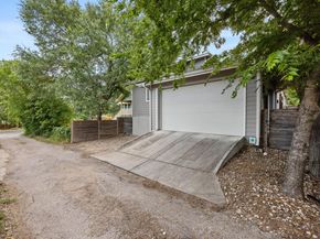 2100 E 10th ST, Austin TX 78702