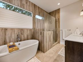 2100 E 10th ST, Austin TX 78702