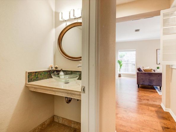 10601 Queensbury CV, Austin TX 78726