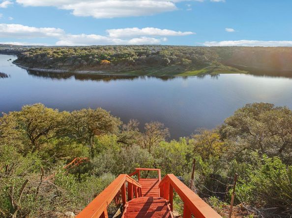 24333 Pedernales Cliff TRL, Spicewood TX 78669