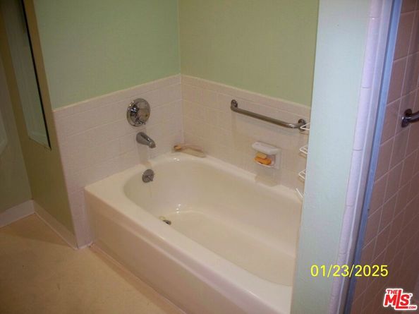 2320 S Bentley Avenue 204, Los Angeles CA 90064