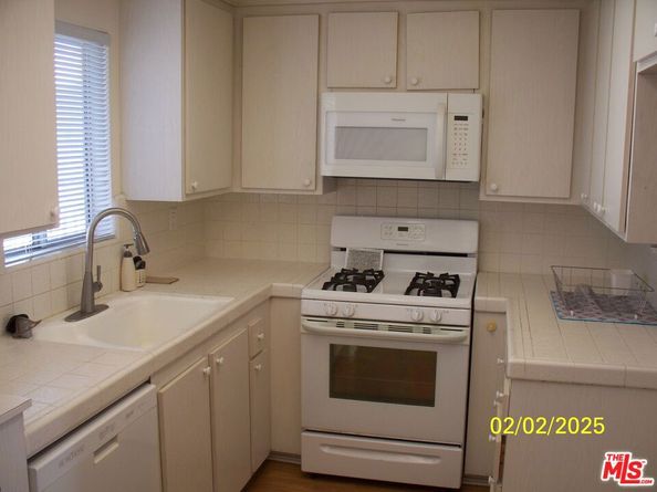 2320 S Bentley Avenue 204, Los Angeles CA 90064
